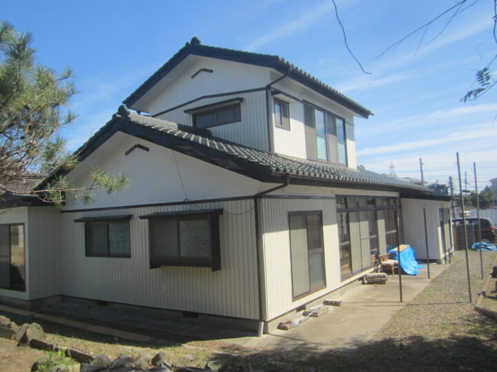 多賀城市大代の空き家の塗装前の外観