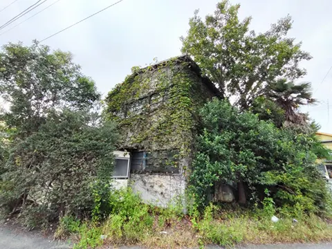 空き家となった家が近隣住民に迷惑をかけないよう権利関係などもお調べします