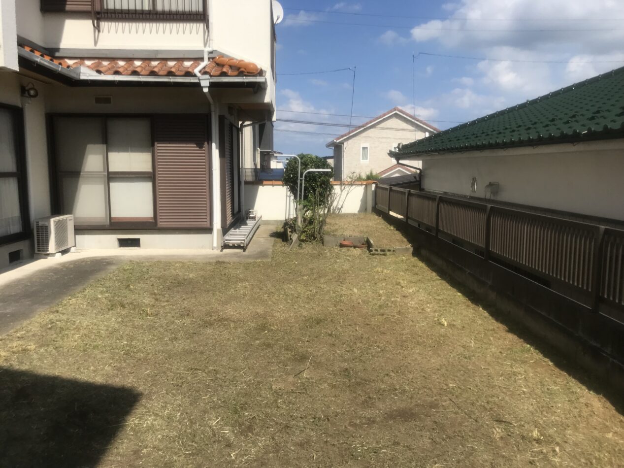 ③塩竃市松陽台の空き家の剪定後の写真です。